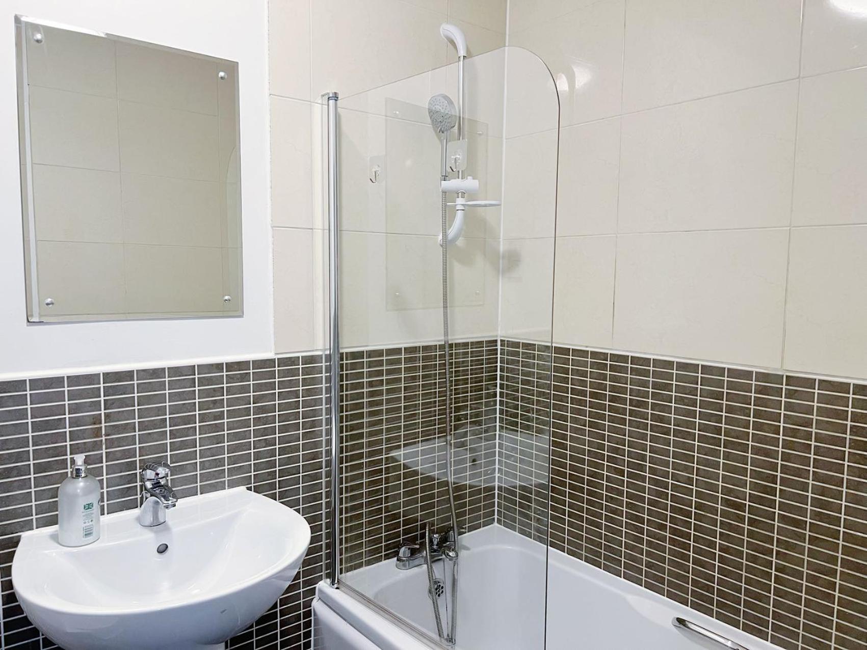 Comfort Seaside Two-Bedroom Apt Swansea Buitenkant foto